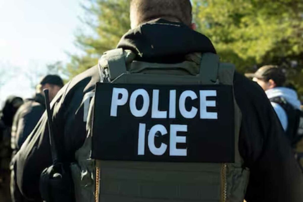 La información permitirá a los funcionarios de ICE encontrar "la ubicación de extranjeros" en todo el país, dice el acuerdo firmado