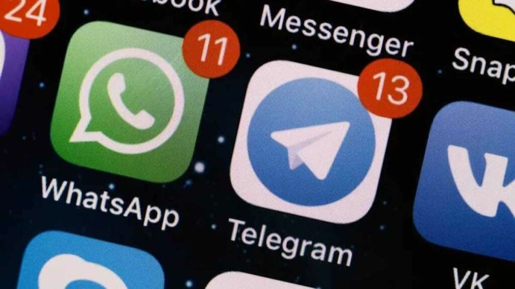 Las aplicaciones de mensajería se han convertido en “los principales servicios de voz utilizados para el fraude y la extorsión, y para involucrar a ciudadanos rusos en actividades subversivas y terroristas”, añadió el organismo de control.