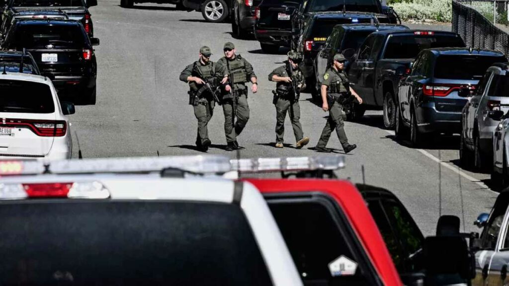 Se cree que el sospechoso, identificado como Michael Paul Brown, está armado y es peligroso y fue visto por última vez en el área de Stumptown