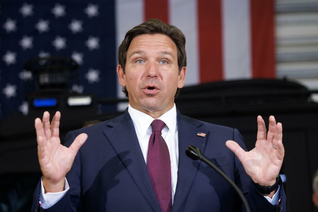 Florida anuncia el 'Depósito de deportación', un nuevo centro de detención de inmigrantes