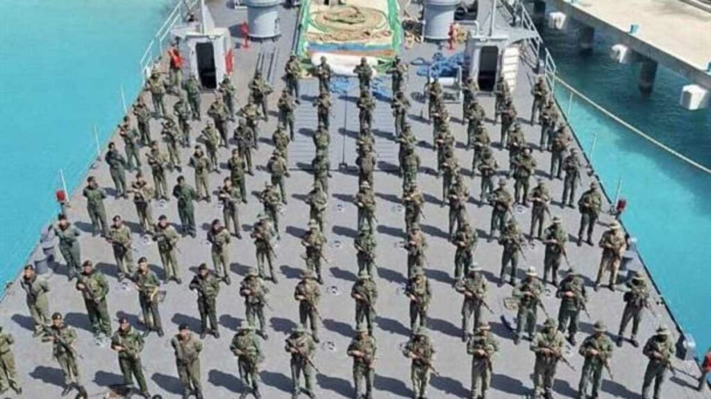 Hay que estar preparados para "que cuando ellos vengan ya nosotros les hemos dado dos vueltas y los sorprendidos sean otros, porque Venezuela tiene que seguir siendo inexpugnable", dijo el viernes el ministro del Interior, Diosdado Cabello.