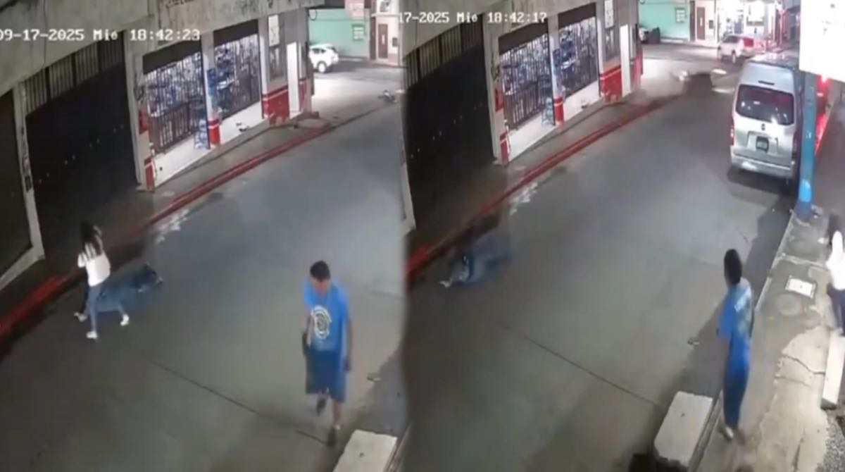 Joven cruza la calle y es atropellado por motorista - Mediatiko