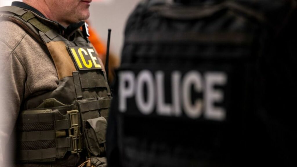 agentes migratorios