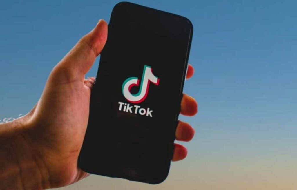 El acuerdo prevé lanzar hasta 25 nuevos pódcast presentados por creadores de contenidos en TikTok
