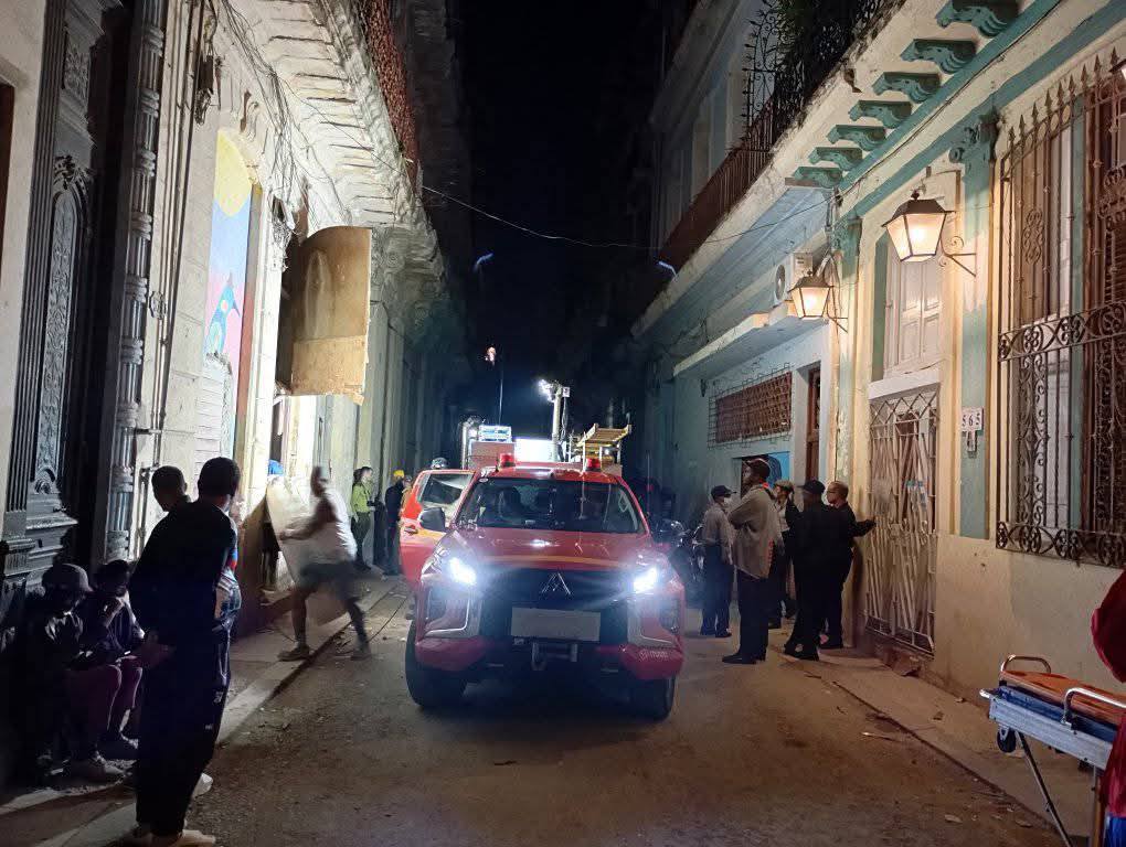 Dos muertos tras derrumbe parcial en un edificio de La Habana - Mediatiko