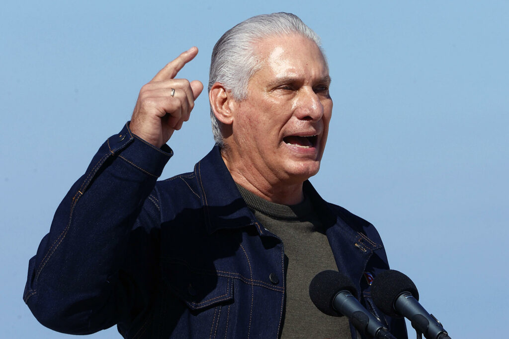 Díaz-Canel encabeza en Cuba ejercicios militares en medio de tensiones con Estados Unidos
