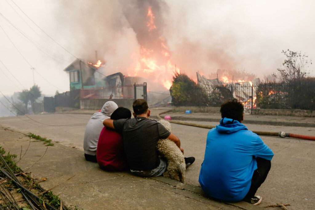 Incendios en el sur de Chile dejan 15 fallecidos y más de 50.000 ...