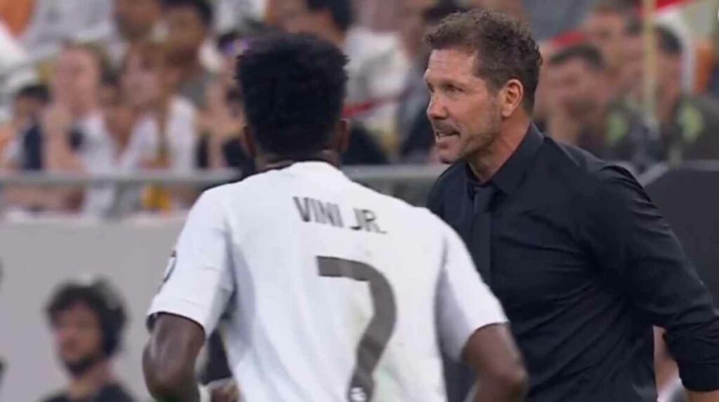 En el derbi madrileño disputado el jueves, que acabó con la victoria de los blancos por 2-1, estuvo marcado por un rifirrafe entre Simeone y Vinicius