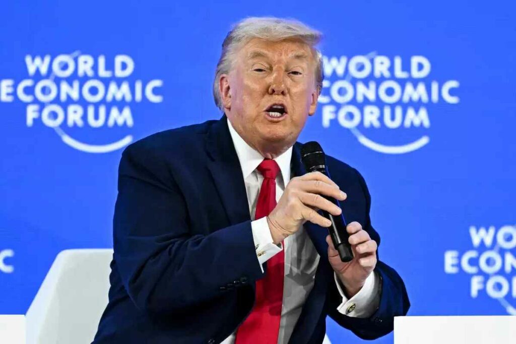 “Los líderes del país han sido muy buenos (...), muy, muy listos”, dijo Trump en el Foro de Davos.