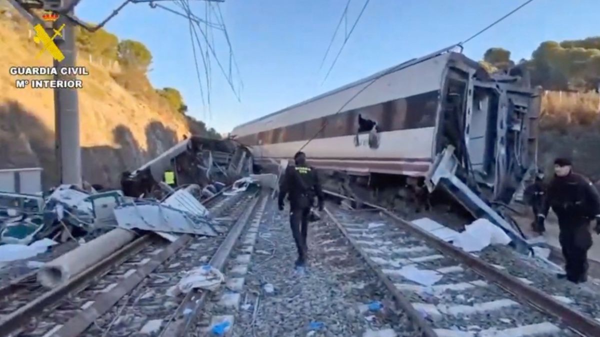 Al menos 39 muertos por el choque de dos trenes en España - Mediatiko