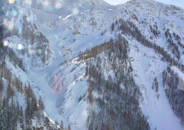 Video capta el momento exacto en que una avalancha sepulta a ...