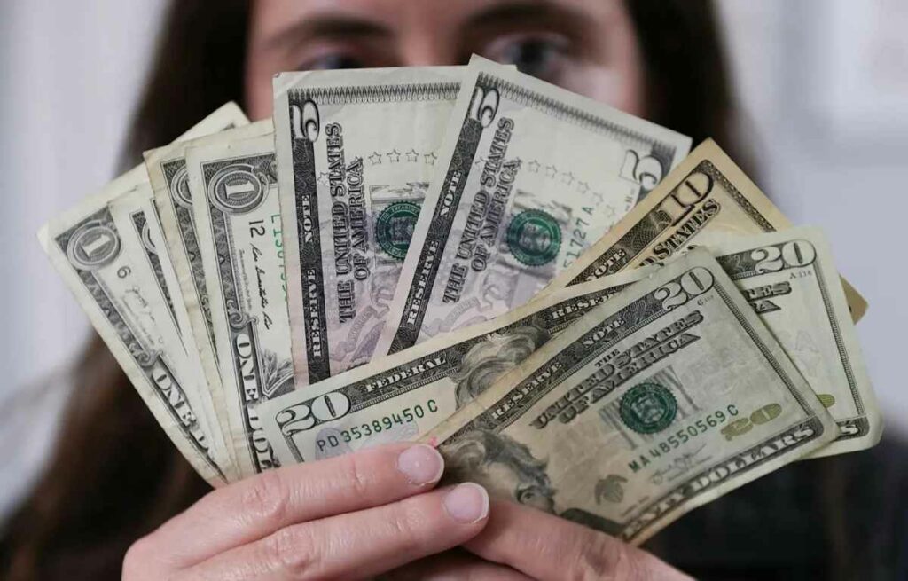 Otros riesgos para las remesas en 2026 son una posible desaceleración económica en Estados Unidos