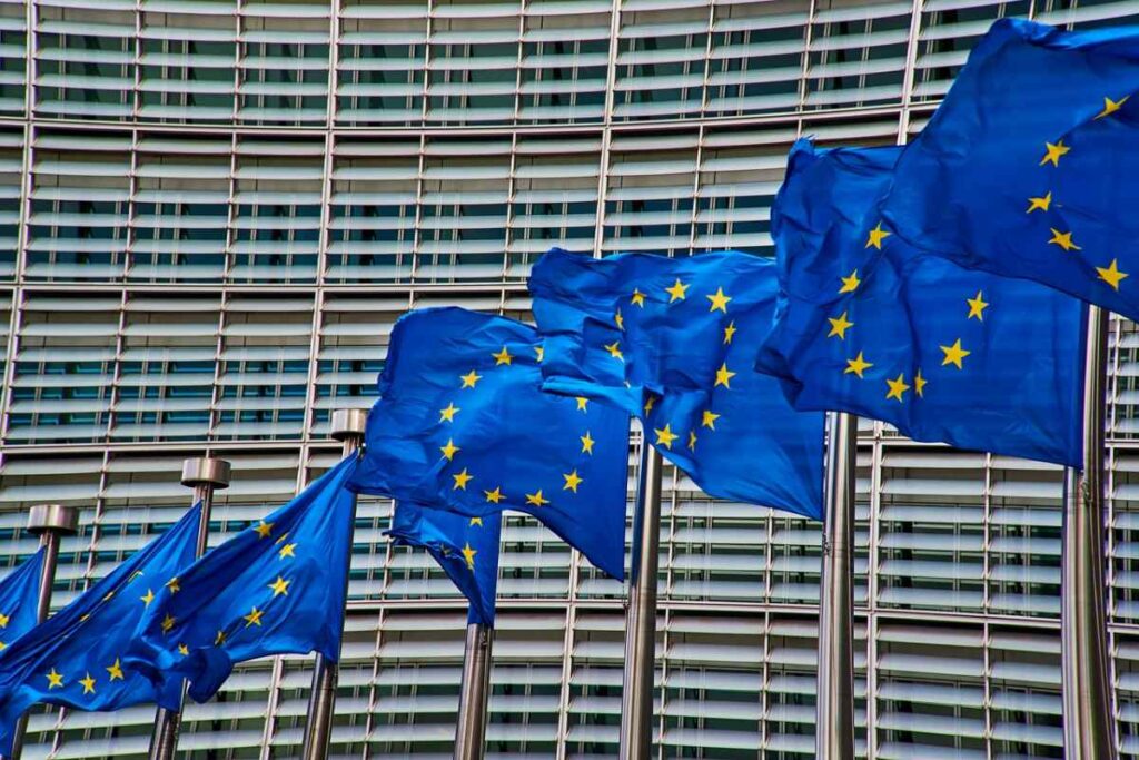 La Comisión confirmó que es objeto de investigaciones sobre la venta de 23 de sus edificios al Estado belga en 2024