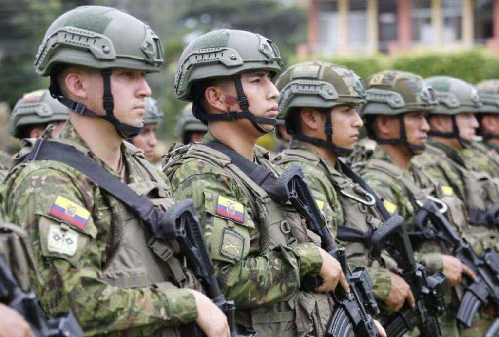 El Gobierno atribuye los niveles de violencia sin precedentes que atraviesas Ecuador las bandas del crimen organizado vinculadas, principalmente, con el narcotráfico y la minería ilegal