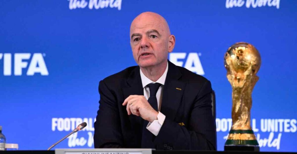 Infantino aseguró que la FIFA quiere que jueguen el Mundial y trabajarán para que así suceda.