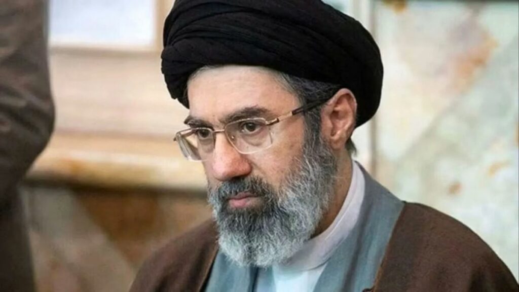 Nuevo líder de Irán pide mantener cerrado el estrecho de Ormuz