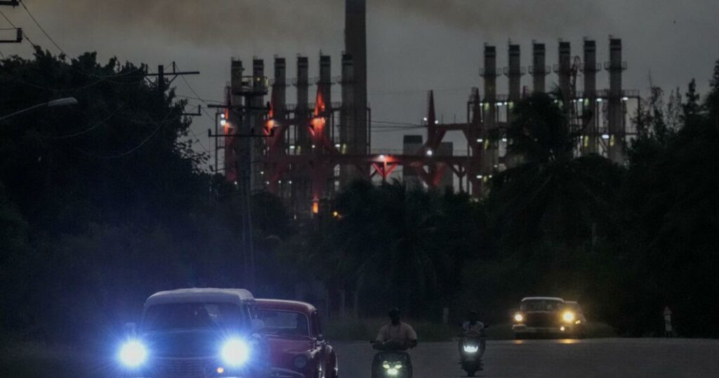 Cuba restablece su red eléctrica