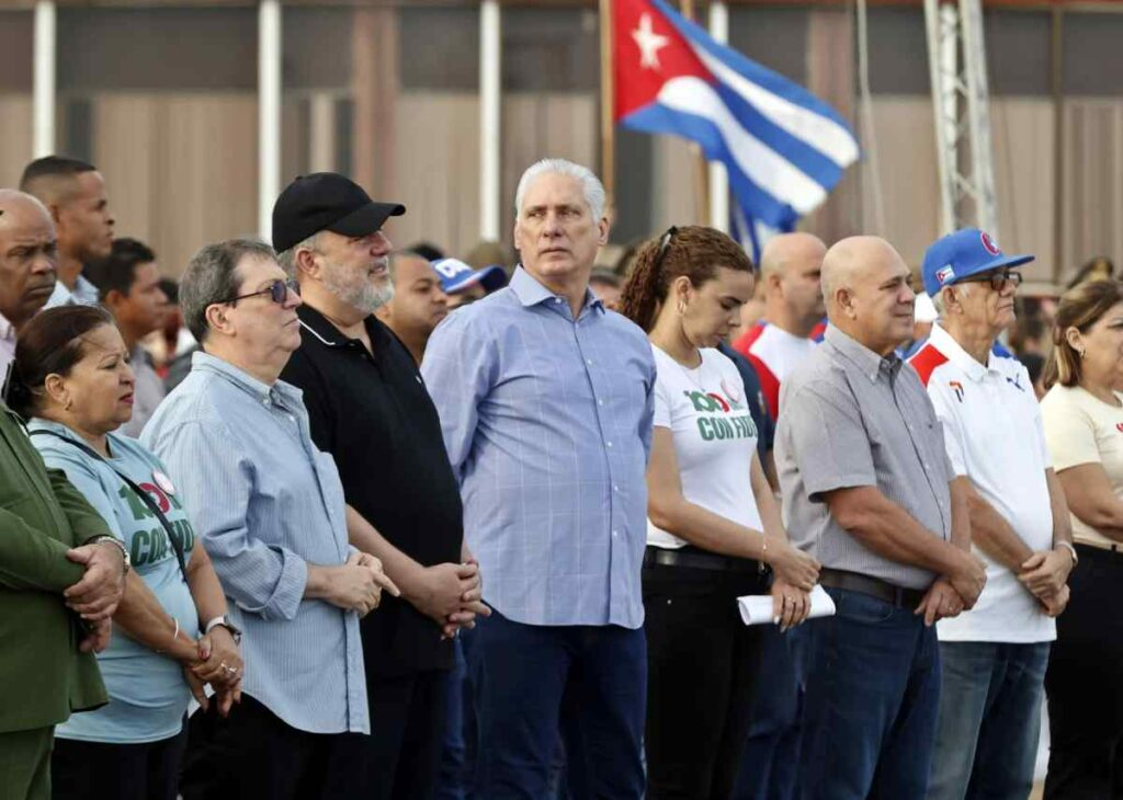 La tradicional marcha del Primero de Mayo, bajo el lema “La Patria se defiende”, se presenta tanto al público interno como al internacional como un llamado a la unidad interna por la soberanía