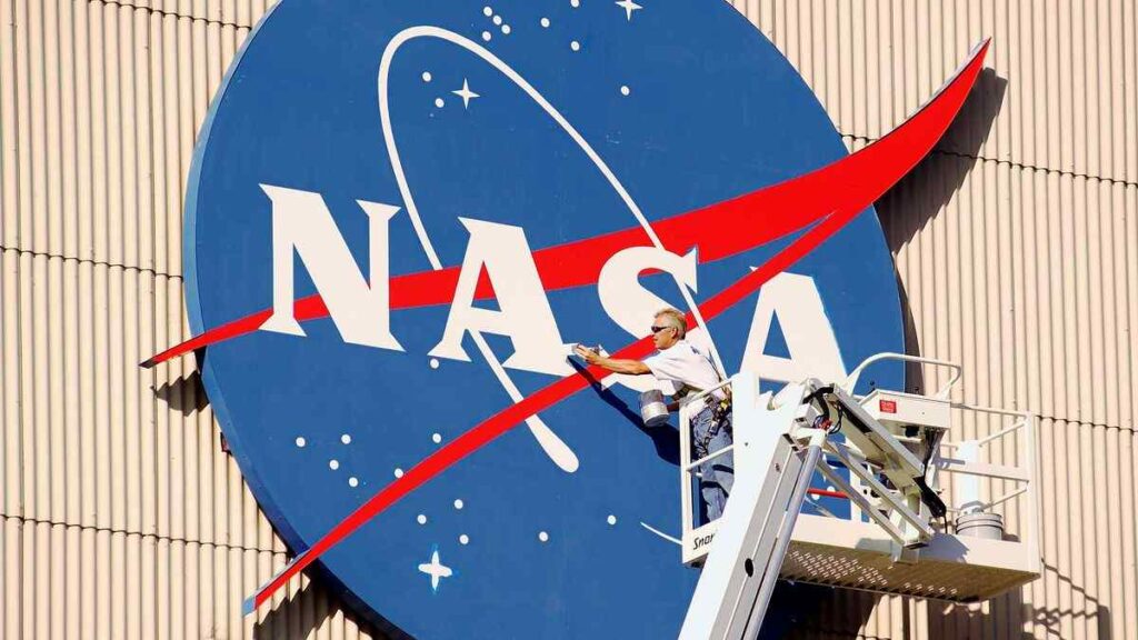 El jefe de la NASA agregó que la agencia está “elaborando algunos documentos en este momento” para impulsar una postura favorable a su regreso a la lista de planetas e “impulsar este debate dentro de la comunidad científica”.