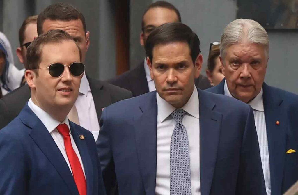 La agenda de Rubio, que viaja acompañado por su esposa, Jeanette Rubio, comenzó en la ciudad de Calcuta con una visita a la Casa Madre de las Misioneras de la Caridad y a un hogar infantil.