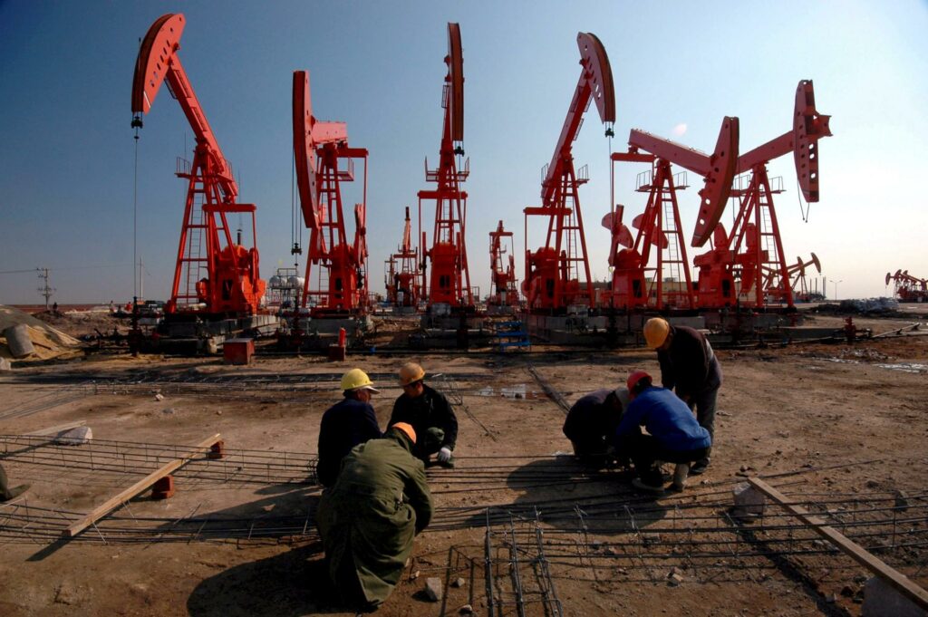 Precios del petróleo caen ante las expectativas de un acuerdo entre EEUU e Irán