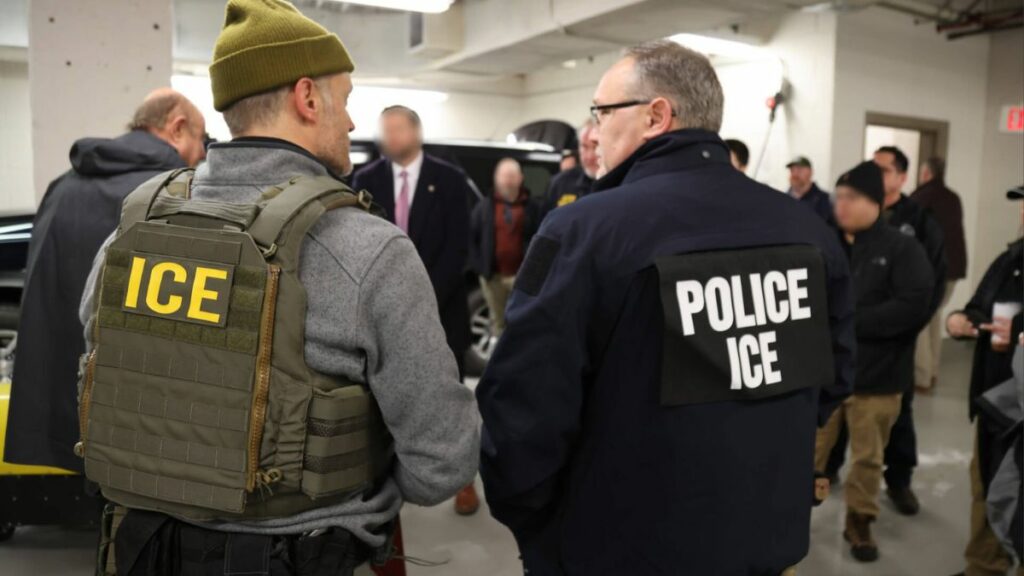 Video de agentes del ICE derribando a un hombre en aeropuerto de Las Vegas causa indignación