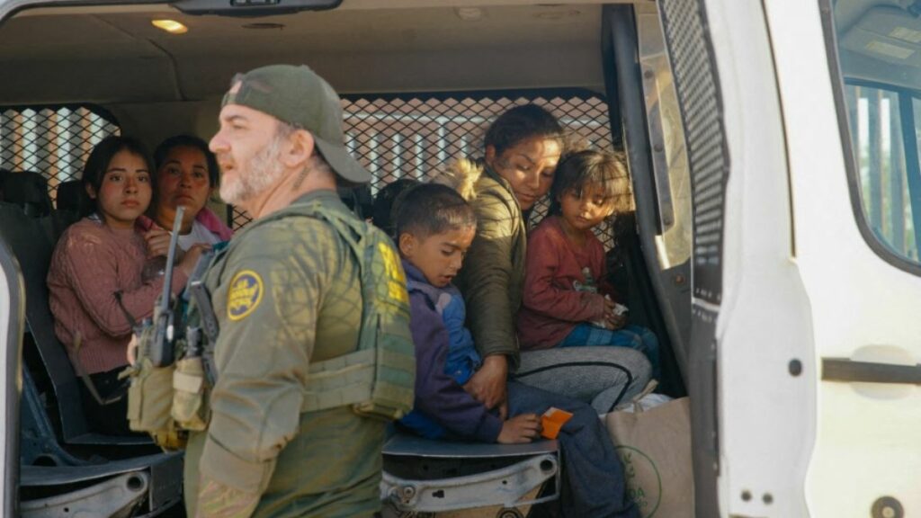 Inmigrantes indocumentados en EE.UU. alcanzaron 15.8 millones en 2024
