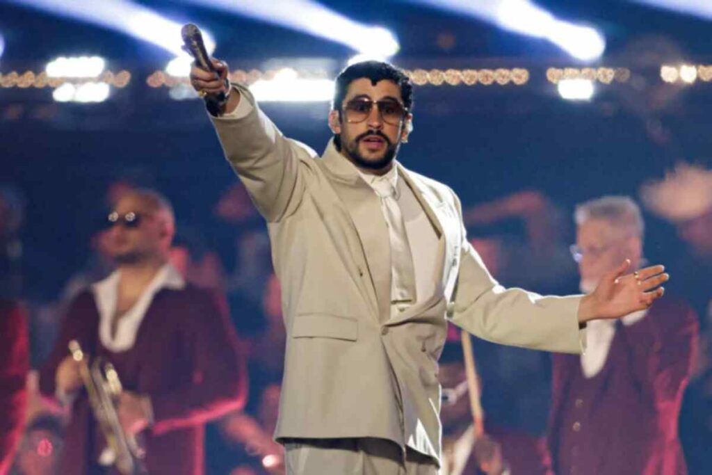 Fernando Feliú, catedrático del Departamento de Estudios Hispánicos de la Universidad de Puerto Rico, dijo que el cantante ha logrado que la variante dialectal boricua se popularice en toda Latinoamérica