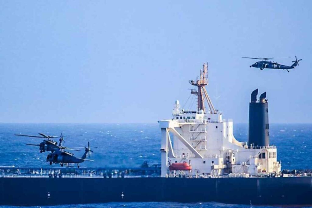 Según el mando militar estadounidense, tras interceptar los aparatos, las fuerzas de EE.UU. atacaron instalaciones de radar de vigilancia costera iraníes ubicadas en Goruk y en la isla de Qeshm para impedir nuevas acciones.
