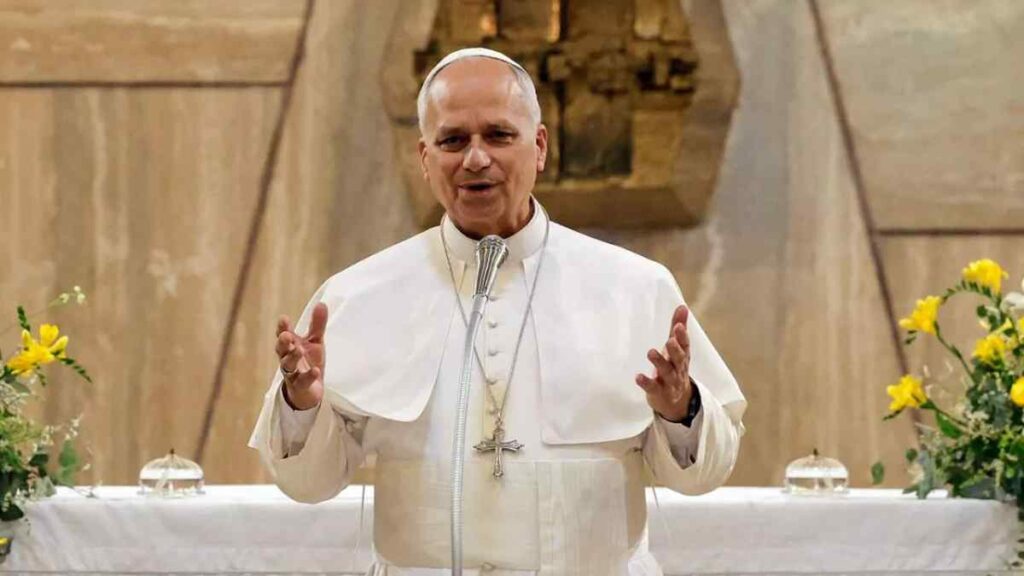 León XIV le dijo: “Creo que hay otro papa”. Tras esta corrección, la IA le contestó: “Ah, es cierto, ahora es el papa León”.