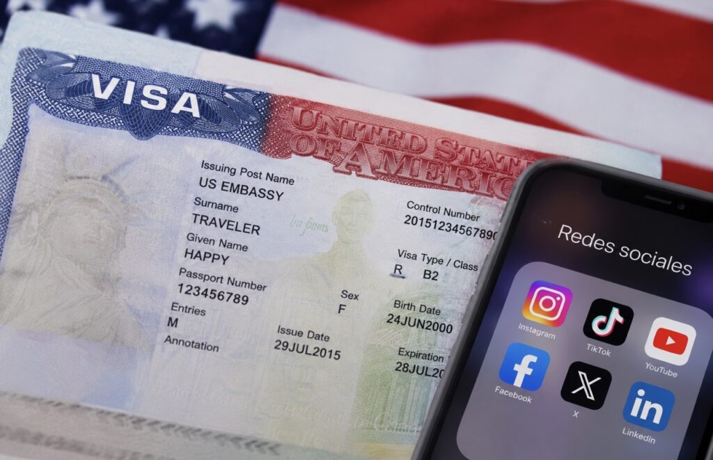 ¿Eres influencer? Crear contenido en EEUU con visa de turista podría llevarte a la expulsión