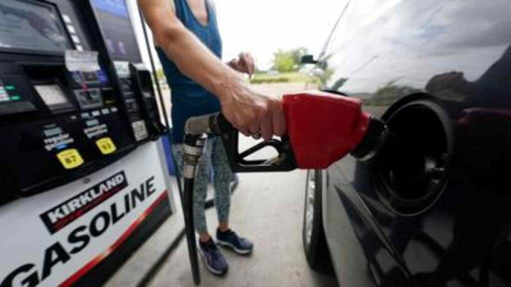 El promedio nacional de la gasolina en EE.UU. se situó en los 3,99 dólares, una cifra no alcanzada desde el pasado 30 de marzo, cuando se cumplía un mes de la guerra entre Estados Unidos e Irán