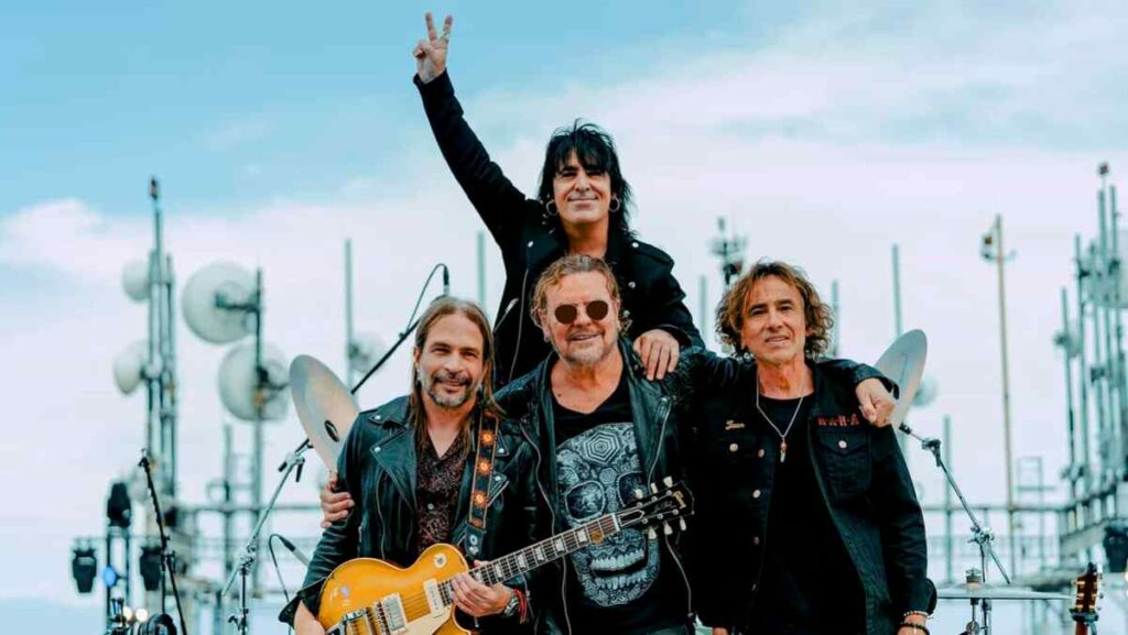 La capital colombiana acogerá la primera de las cinco fechas del 'Vivir Sin Aire Tour', que también pasará por Lima, Santiago de Chile, Buenos Aires y Ciudad de México, agregaron los promotores en un comunicado.