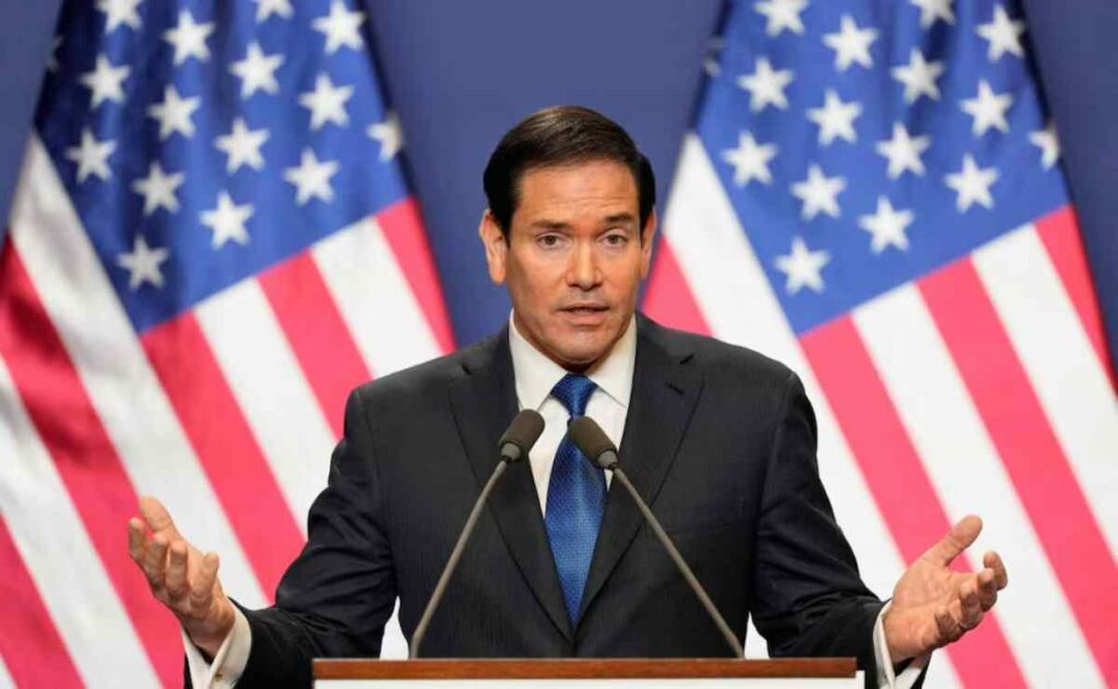 El primer jefe de la diplomacia estadounidense de origen cubano insistió en que no ve que el sistema de la isla comunista “sea capaz de reformarse a menos que asuman nuevas personas o que se imponga una nueva mentalidad”.