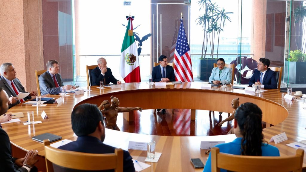 México y EEUU refuerzan coordinación migratoria y golpean redes de tráfico de personas.