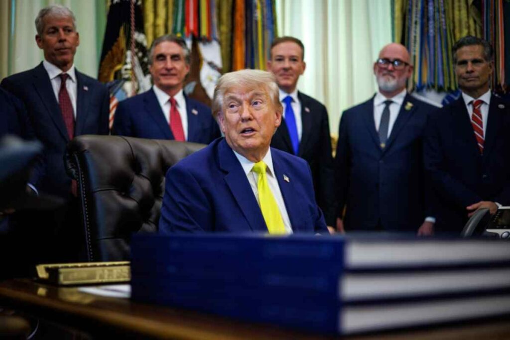 Trump afirmó que "estaban cerca" de sellar el acuerdo y reprochó que Irán atacara el helicóptero que ha desencadenado nuevos enfrentamientos
