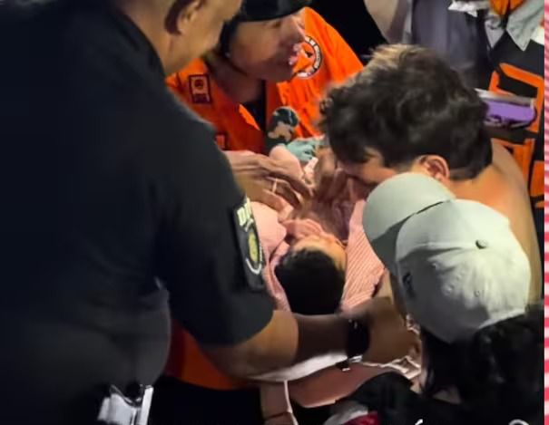 Bebé de 18 días y su mamá fueron rescatados con vida
