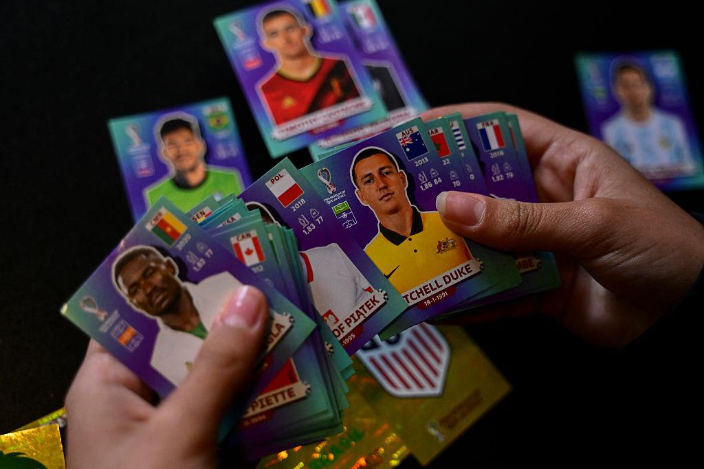 La fiebre por los cromos del Mundial desborda a Panini: escasez, largas ...