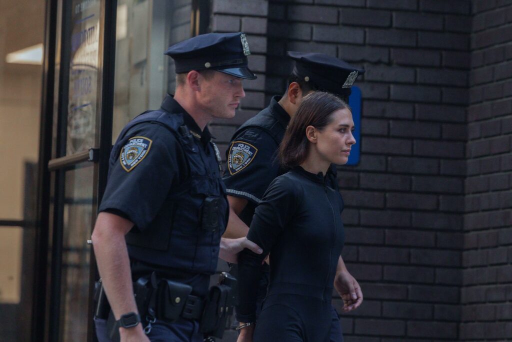 La pareja que subió a la cima del Empire State Building enfrenta varios cargos penales