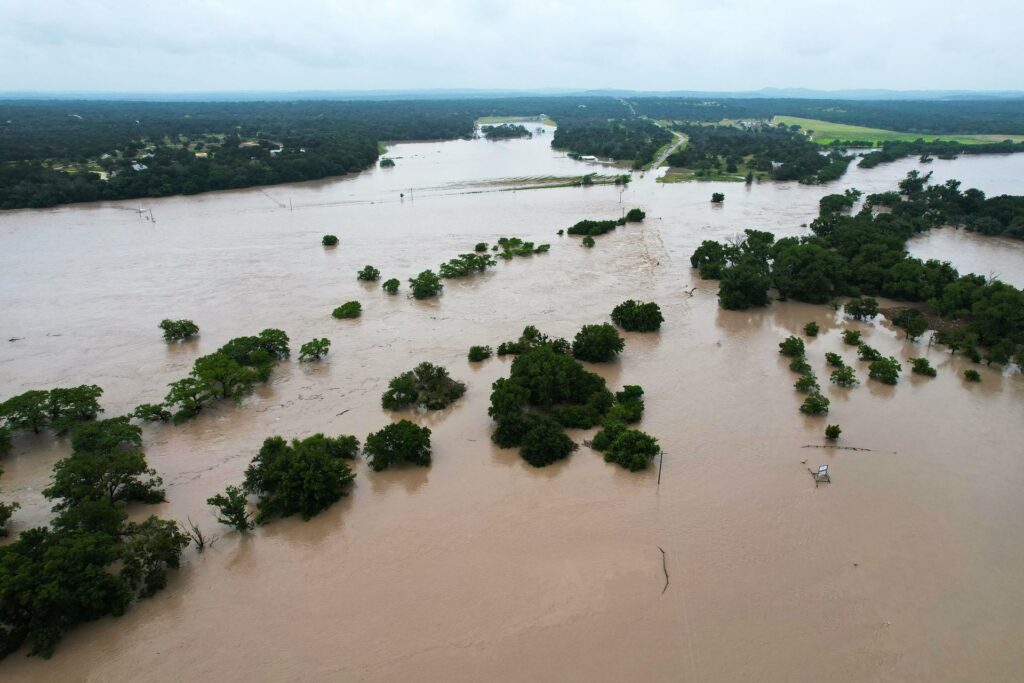 Inundaciones mortales en Texas: evacuaciones y rescates tras fuertes lluvias
