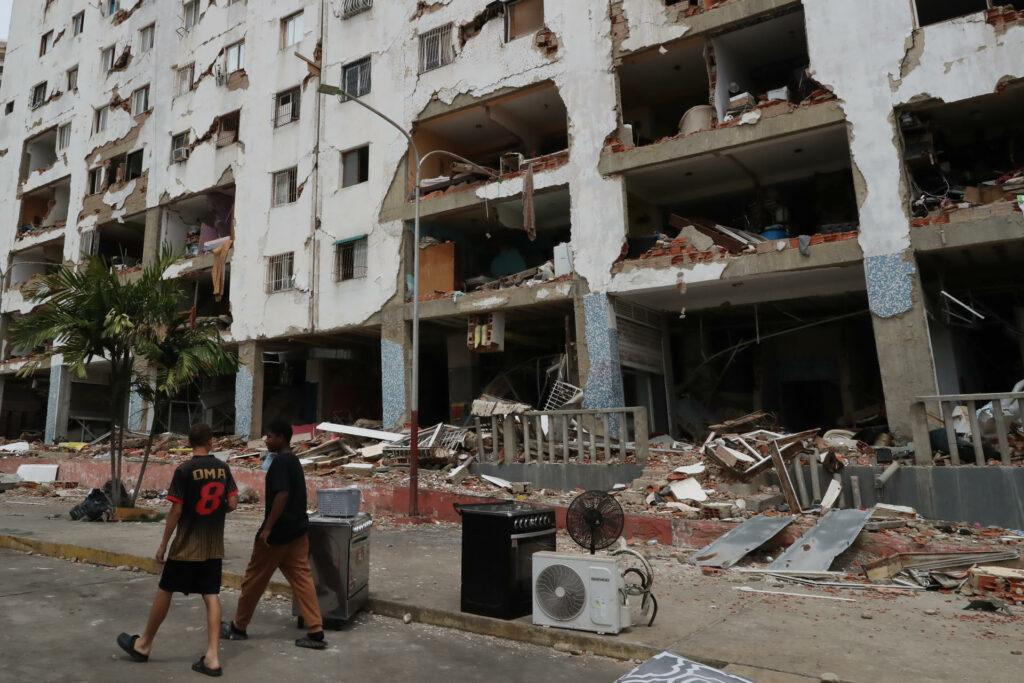 Venezuela evalúa el impacto en infraestructuras mientras se reduce la espereza de rescates