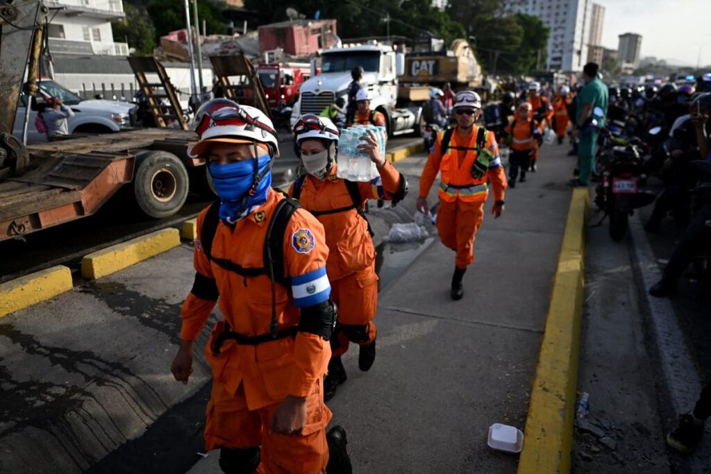 El Salvador mantiene su ayuda a Venezuela tras el terremoto que ya deja más de 4.300 muertos