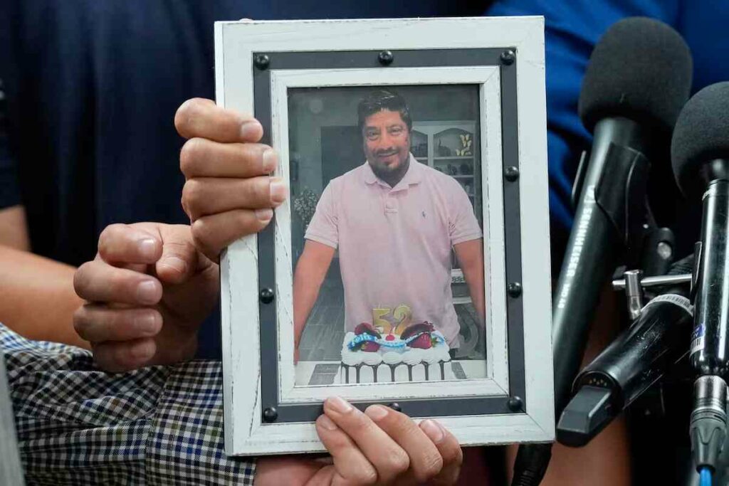 La congresista demócrata por Texas, Sylvia Garcia, muy implicada en el caso de la muerte de Salgado, denunció que no se puede olvidar lo que ha ocurrido y que es necesaria “una investigación para averiguar qué pasó”.
