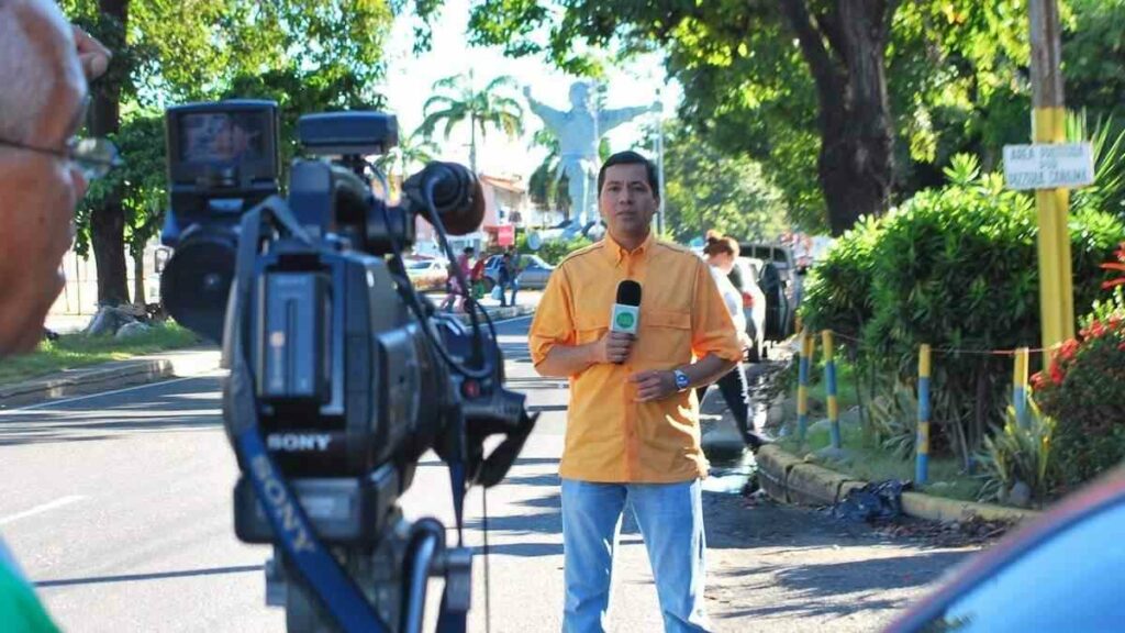 El arresto ocurrió en la zona de Haulover Beach mientras él trabajaba, informó la Asociación de Periodistas Venezolanos en el Extranjero (Apevex)