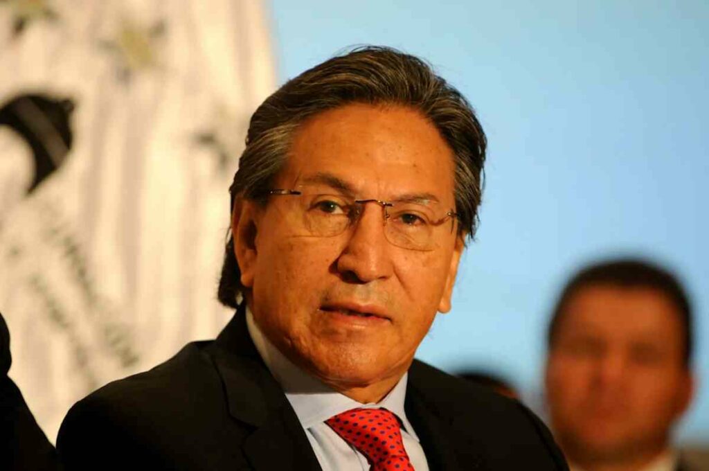 “Autorizo al doctor Carlos Torres Caro, abogado, a preparar un texto de solicitud de indulto pues mi situación de salud es grave y lo amerita. Firmo en conformidad”, indicó una nota manuscrita