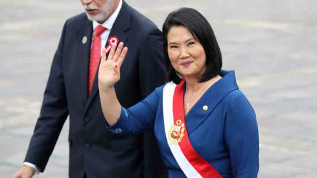 En una ceremonia celebrada en el Congreso de Perú en el día nacional del país andino, la hija y heredera política del expresidente Alberto Fujimori, concretó el retorno del fujimorismo al Gobierno