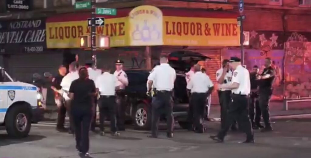 Hombre dispara hacia fiesta del 4 de julio en Nueva York y hiere a 8, entre ellos 4 niños

