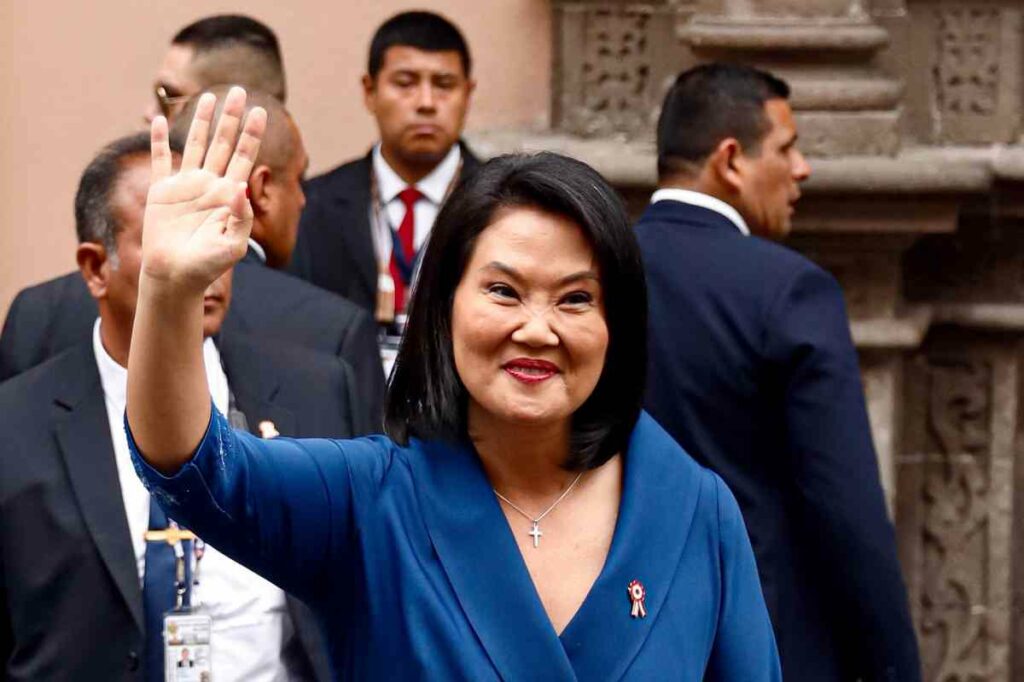 La hija y heredera política del expresidente Alberto Fujimori, inauguró así su periodo presidencial en una ceremonia en el pleno del Congreso que escenificó el retorno del fujimorismo al Gobierno de Perú