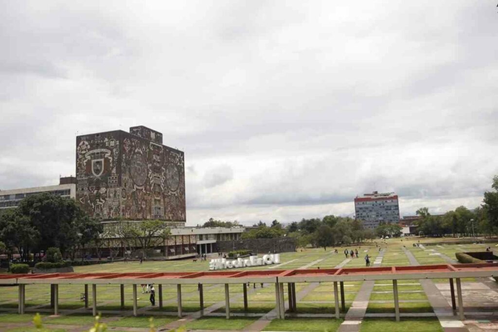 La decisión ocurre una semana después que la institución suspendiera temporalmente las inscripciones y creara una comisión integrada por especialistas para revisar el proceso de selección