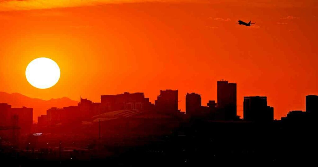 La ola de calor va a persistir durante el fin de semana festivo del 4 de julio, combinando humedad sofocante y máximas que en el caso del noreste y de los estados del Atlántico Medio podría alcanzar niveles récord.